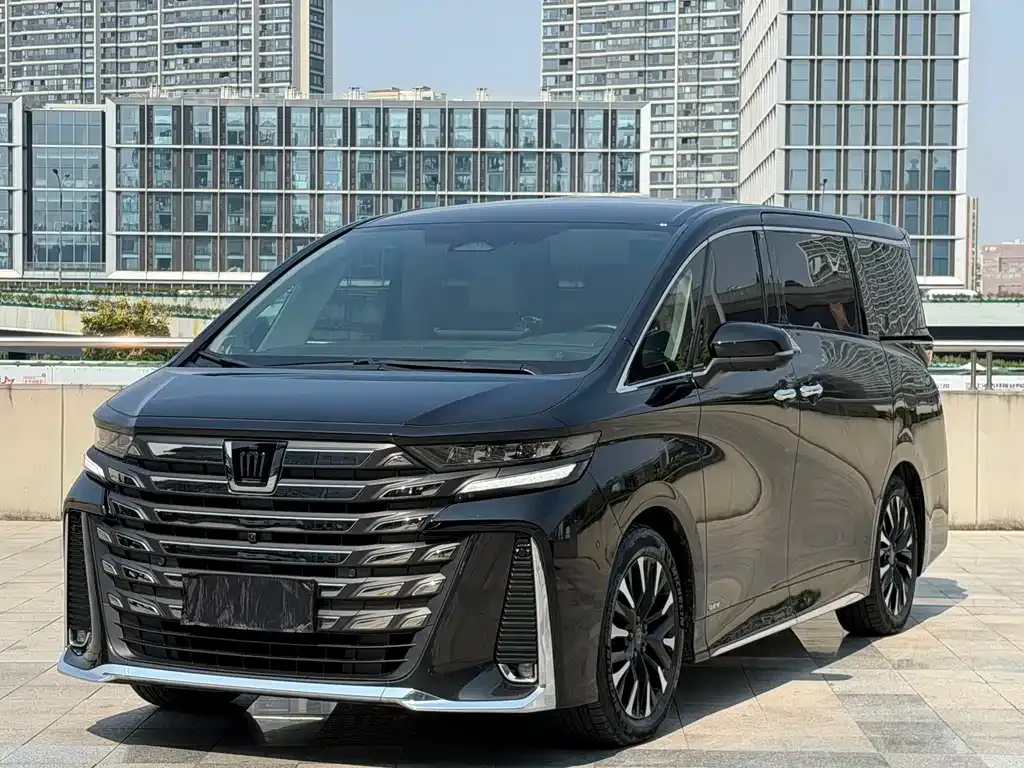 Toyota Vellfire — фото 1