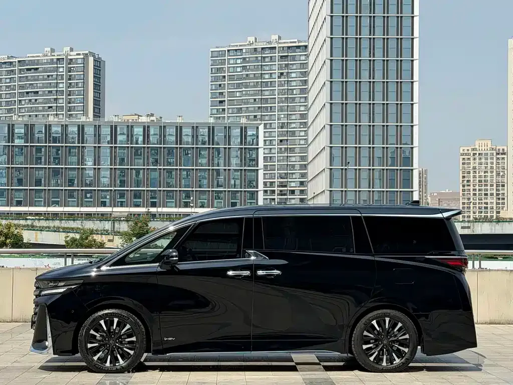 Toyota Vellfire — фото 5