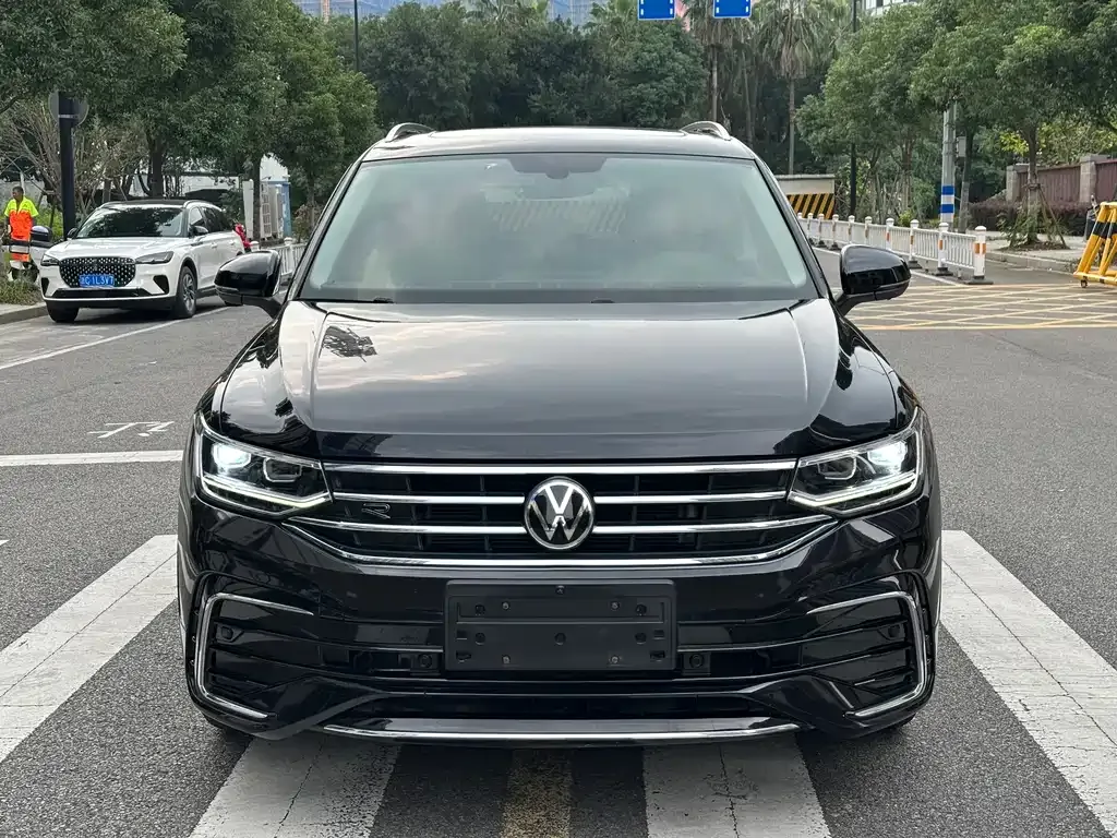 Volkswagen Tiguan L — фото 3