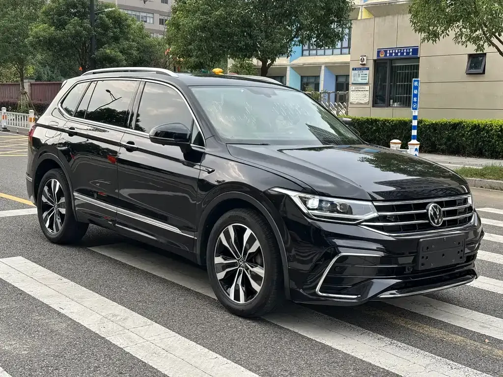 Volkswagen Tiguan L — фото 9