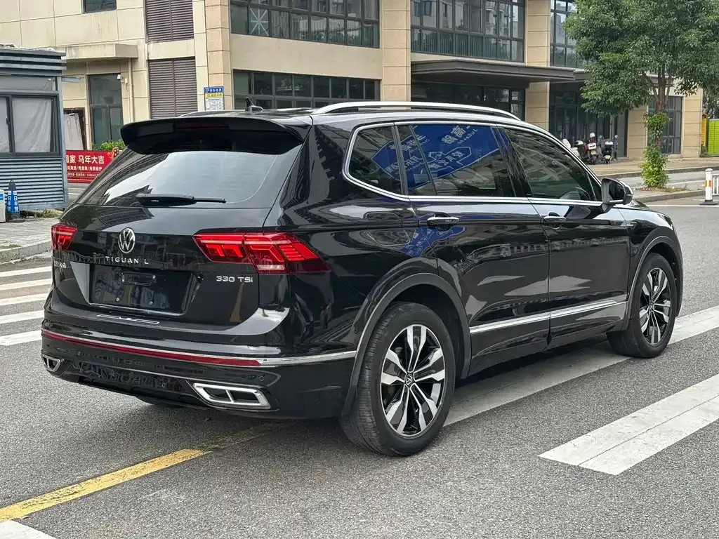 Volkswagen Tiguan L — фото 2