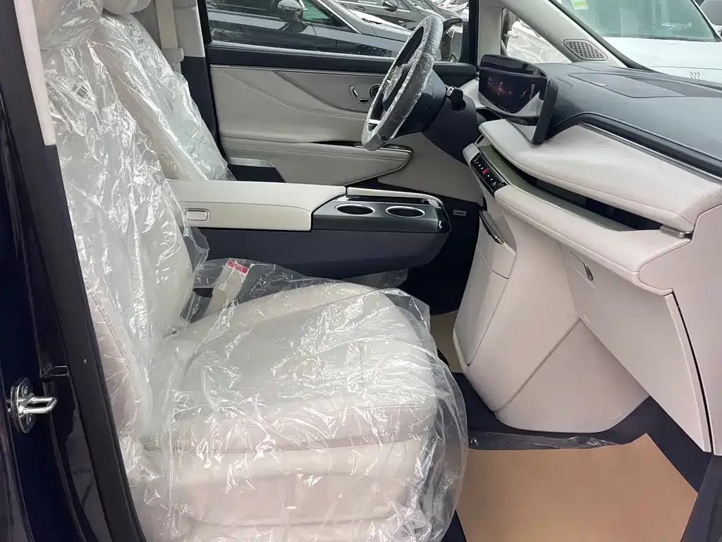 Buick GL8 Hybrid — фото 9