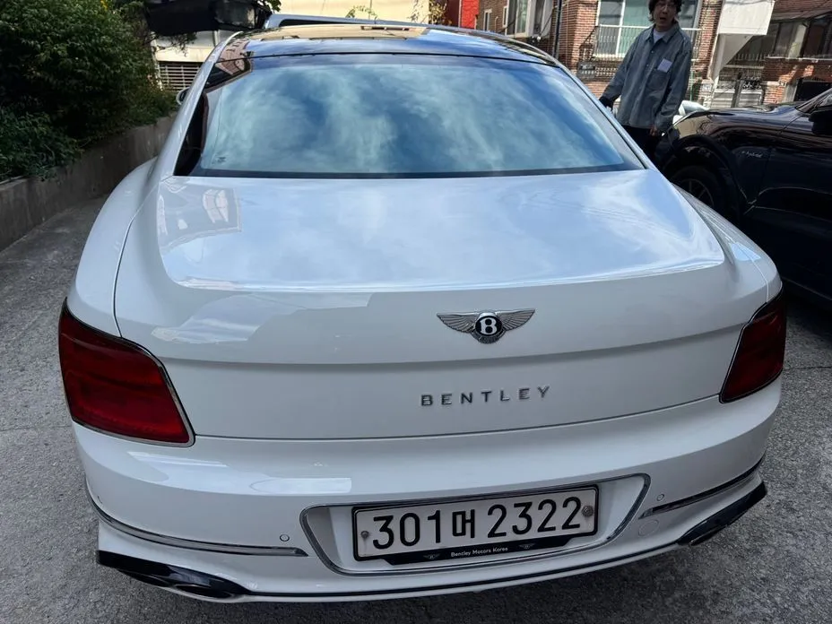Bentley Flying Spur — фото 2