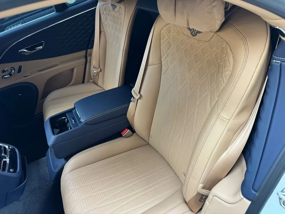 Bentley Flying Spur — фото 10