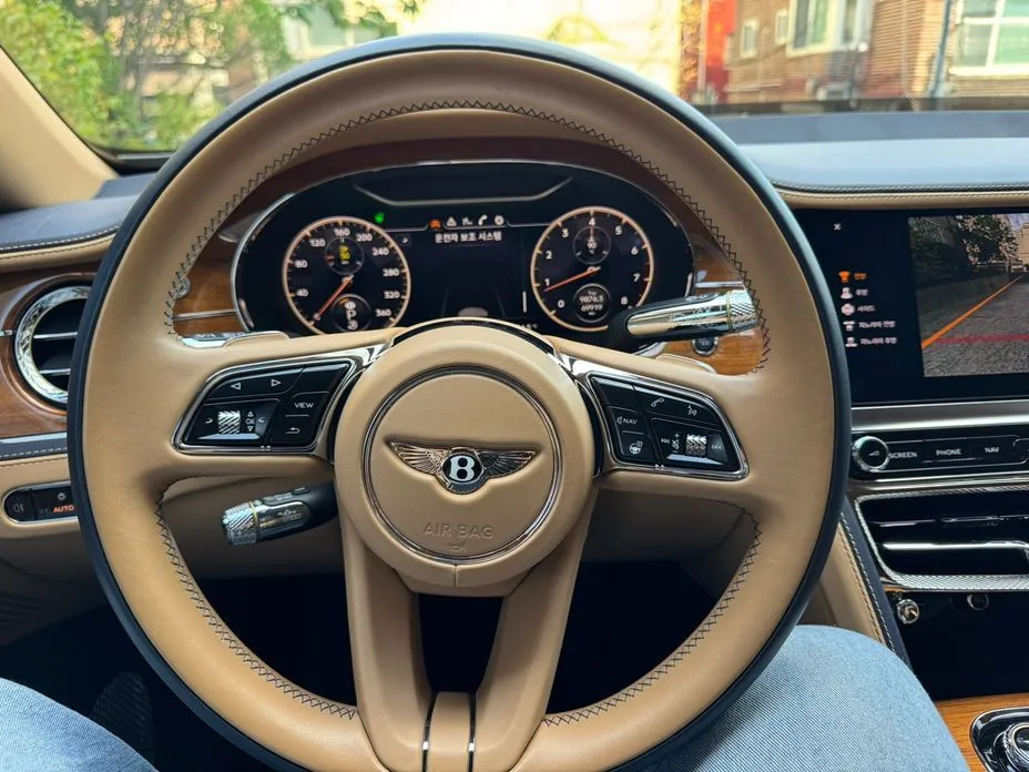 Bentley Flying Spur — фото 3
