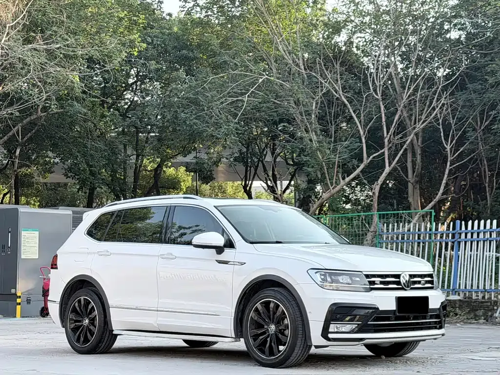 Volkswagen Tiguan L — фото 6