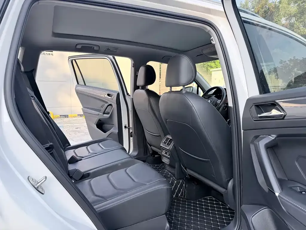 Volkswagen Tiguan L — фото 4