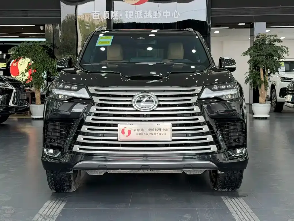 Lexus LX — фото 1