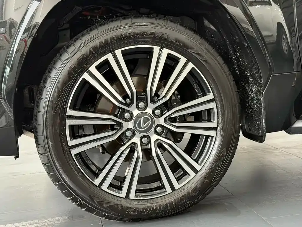 Lexus LX — фото 5