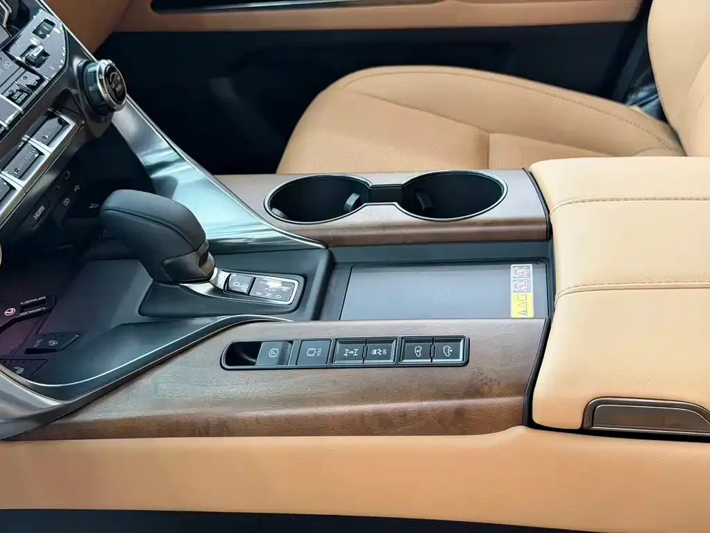 Lexus LX — фото 2