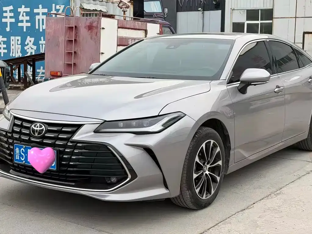 Toyota Avalon — фото 1
