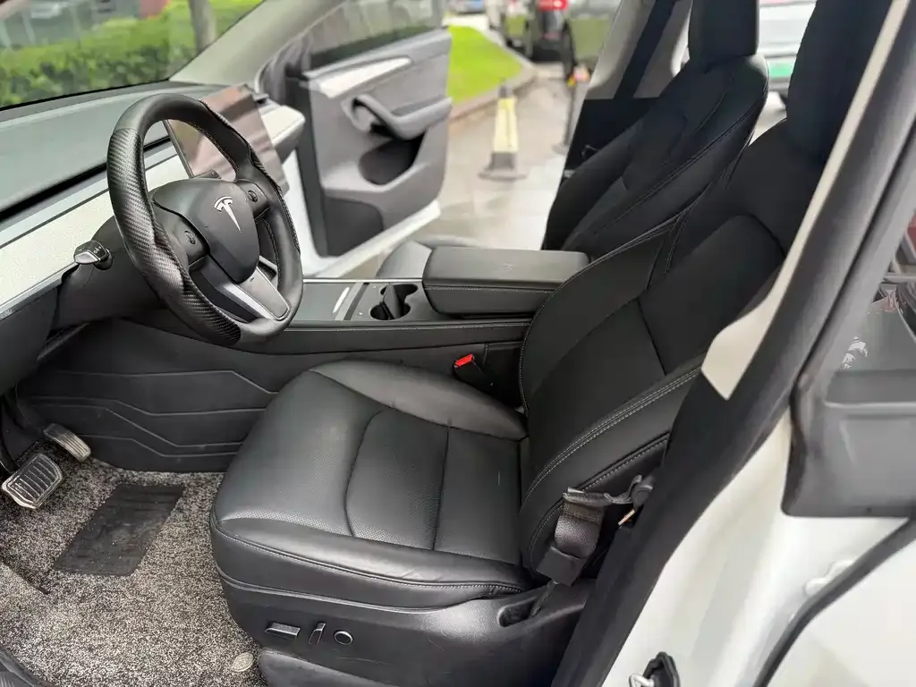 Tesla Model Y — фото 4