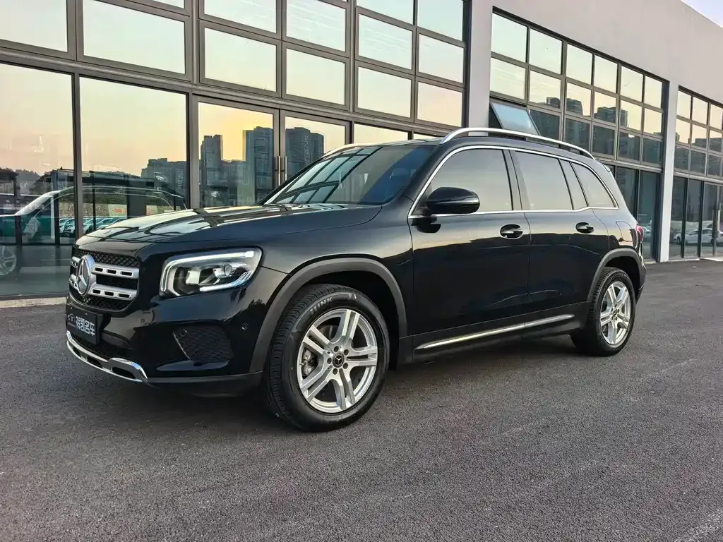Mercedes-Benz GLB — фото 1