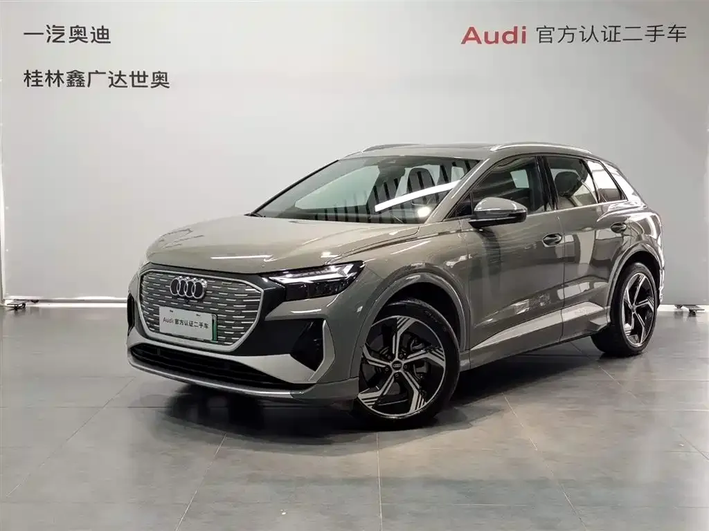 Audi Q4 e-tron — фото 1