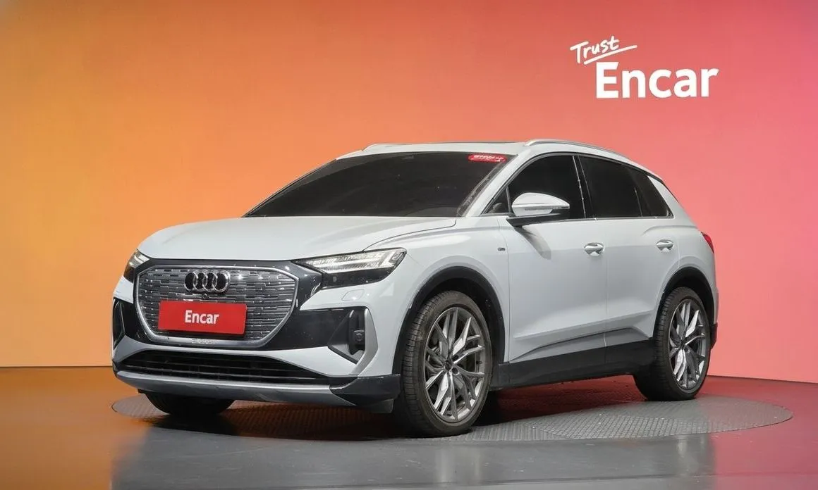 Audi Q4 e-tron — фото 1