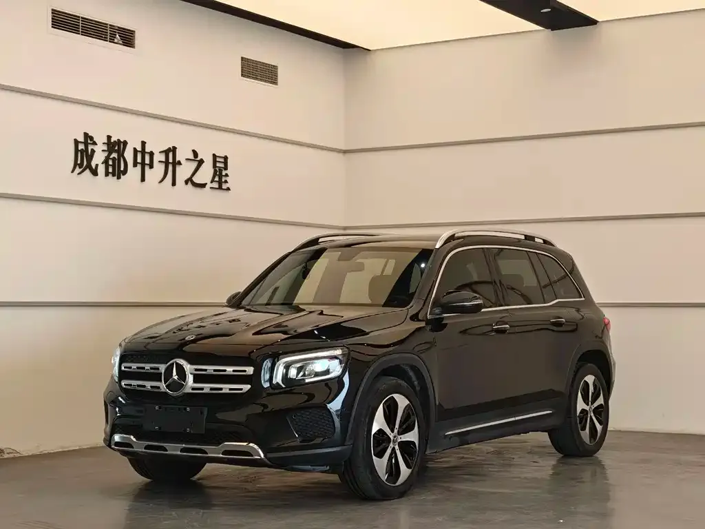 Mercedes-Benz GLB — фото 1