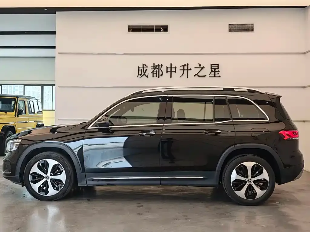 Mercedes-Benz GLB — фото 10