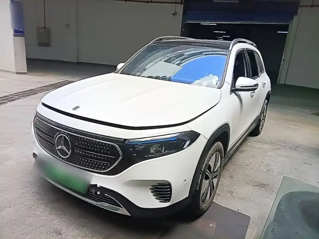 Mercedes-Benz EQB — фото 1