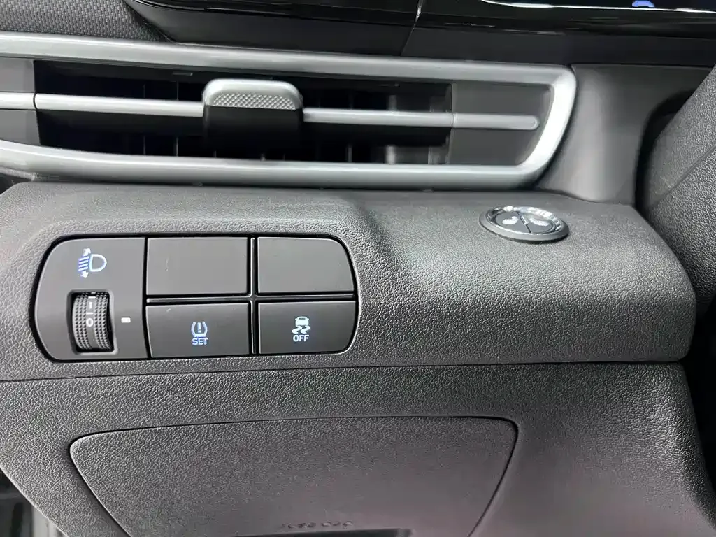 Hyundai Elantra — фото 10