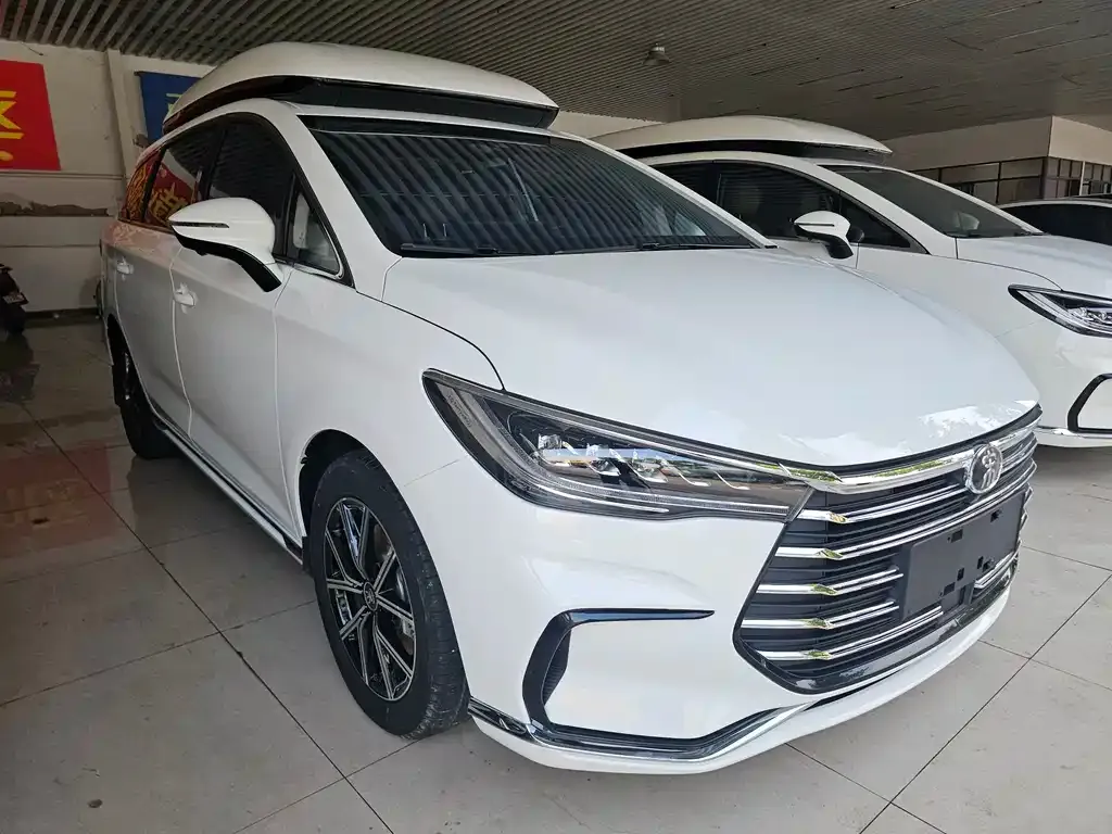 BYD MAX New Energy — фото 10