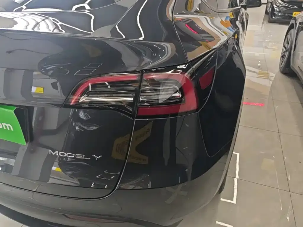 Tesla Model Y — фото 9