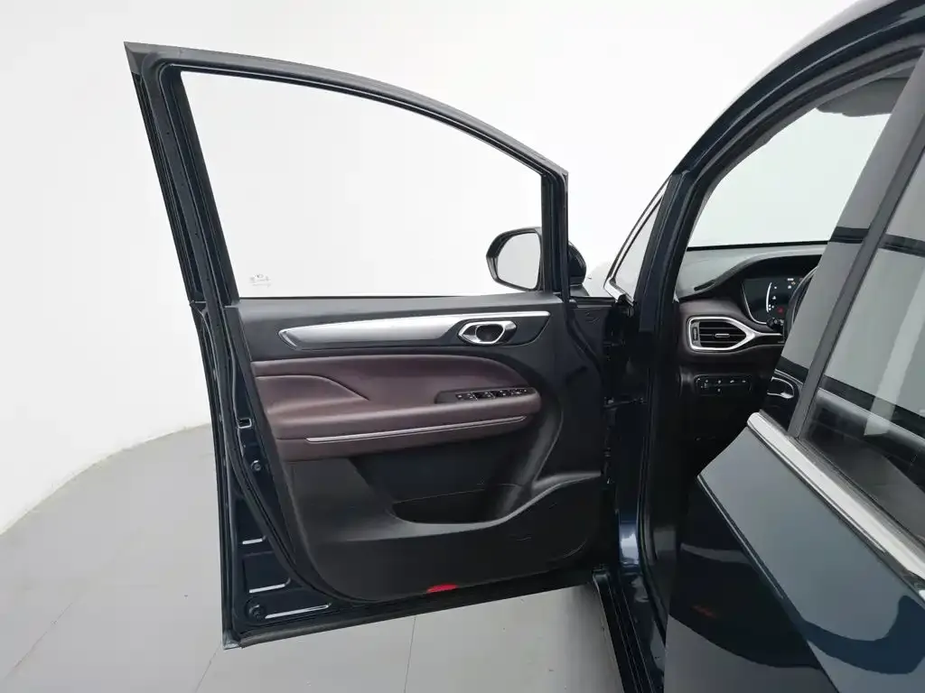 GAC Motor Trumpchi M6 — фото 10
