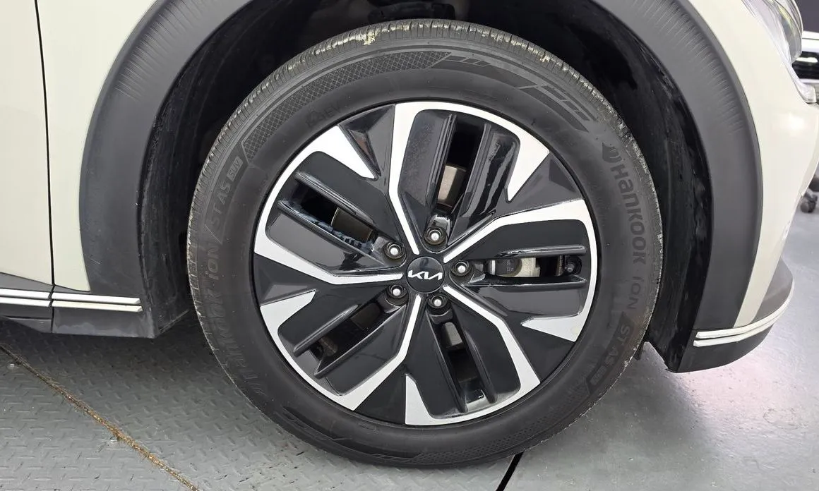 Kia EV6 — фото 9