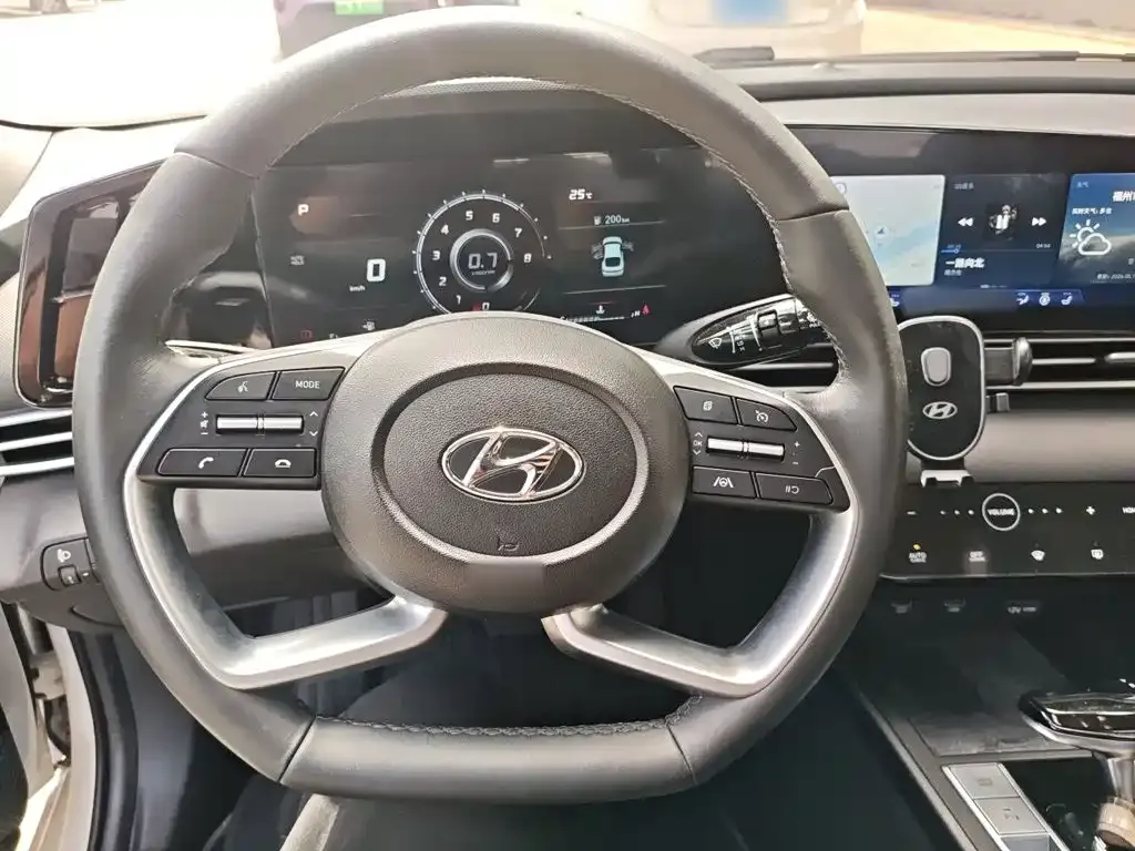 Hyundai Elantra — фото 9