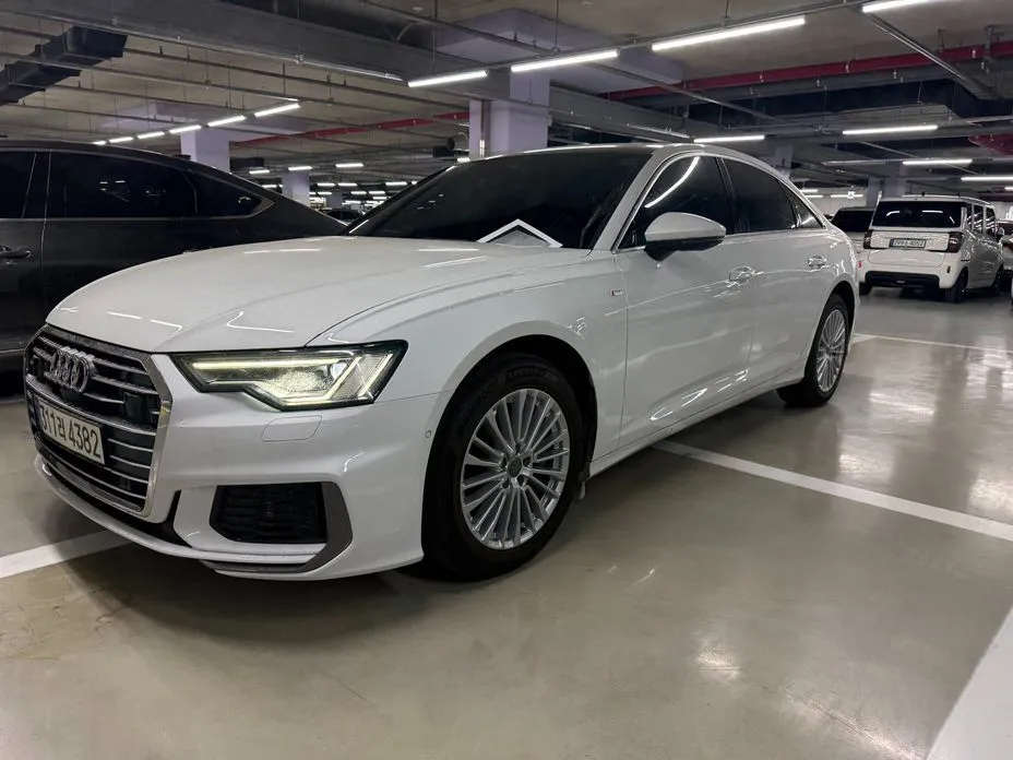 Audi A6 — фото 1