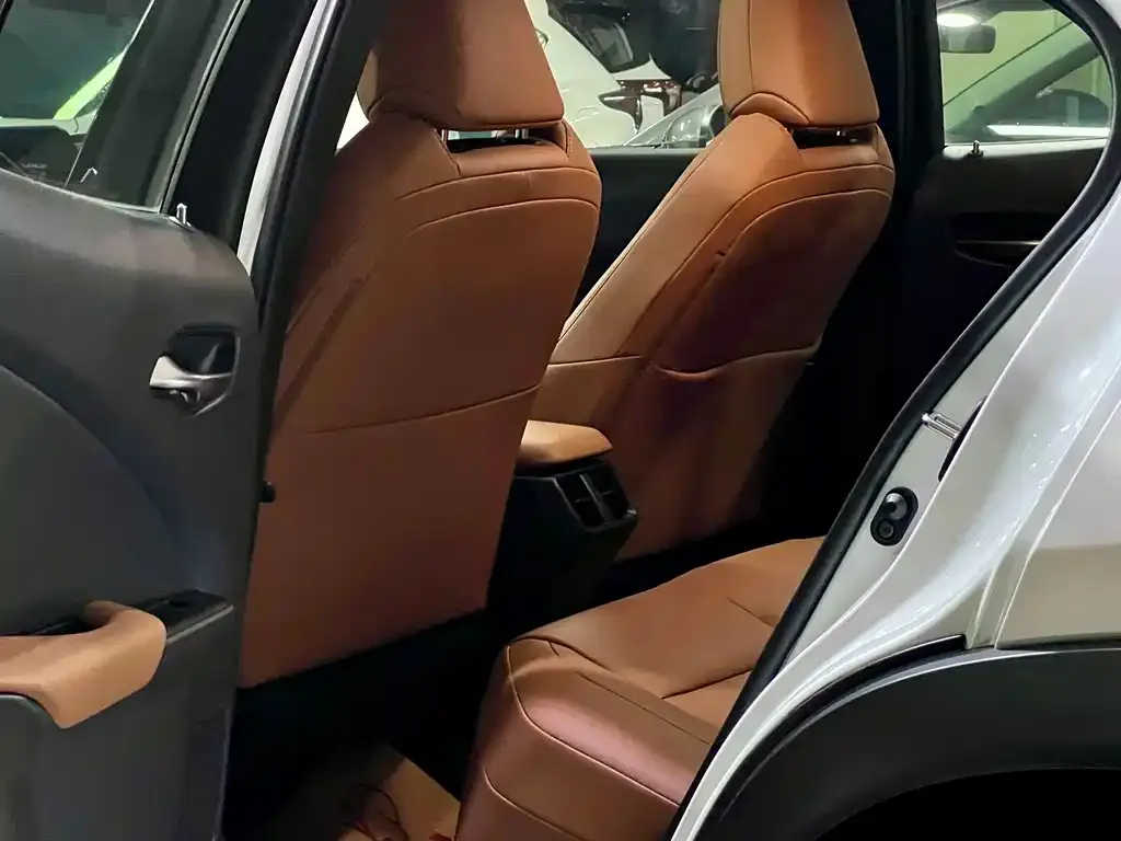 Lexus UX — фото 9