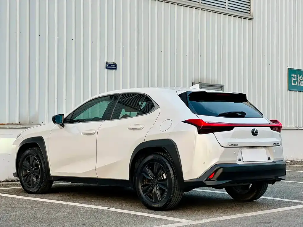 Lexus UX — фото 4