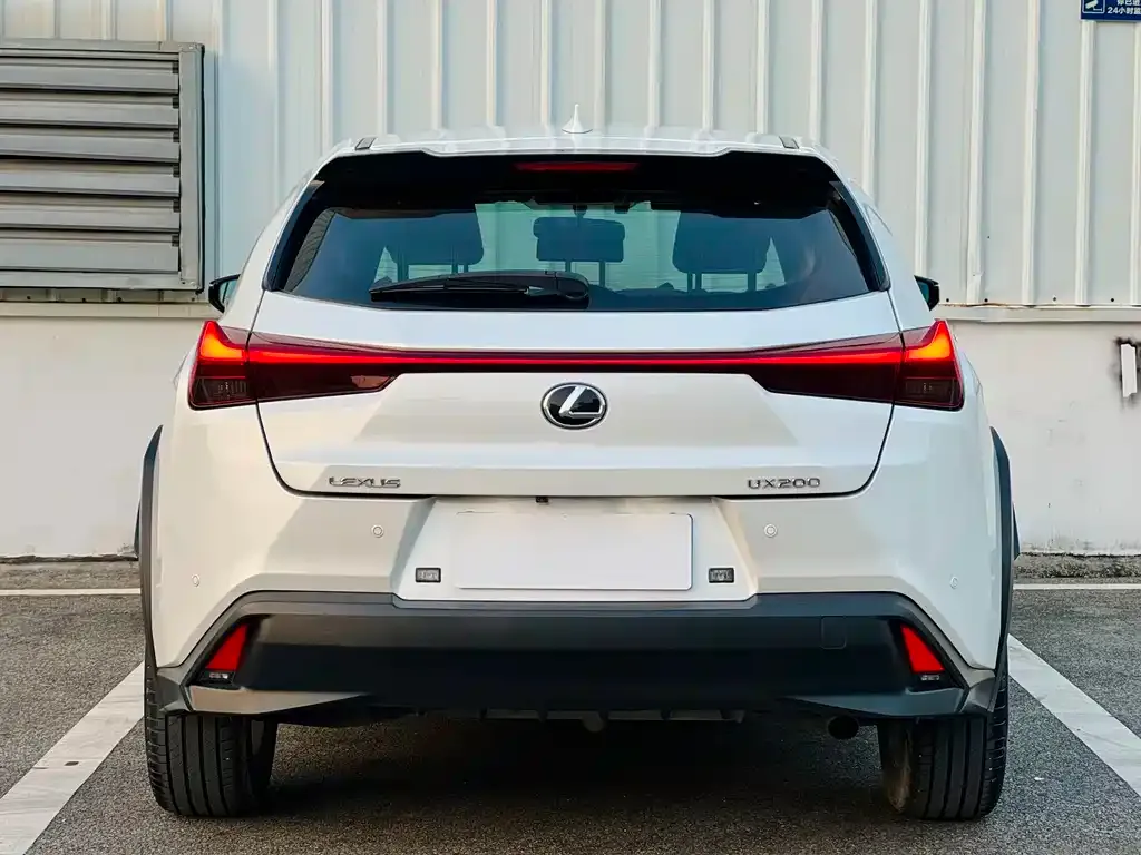 Lexus UX — фото 3