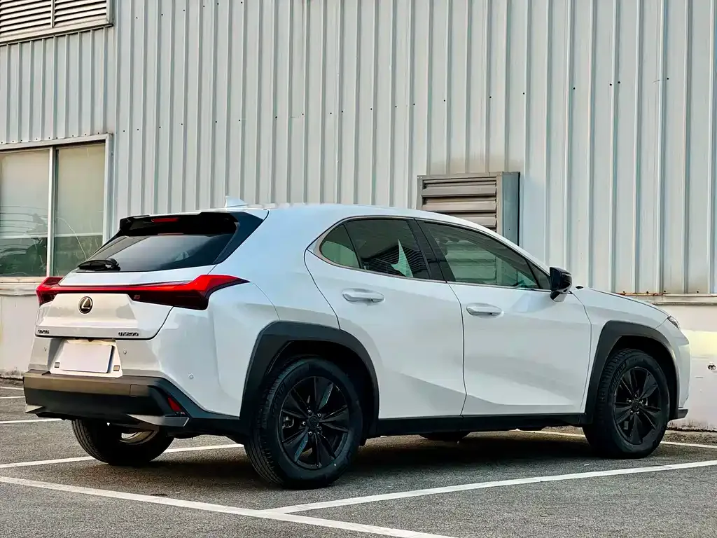 Lexus UX — фото 2
