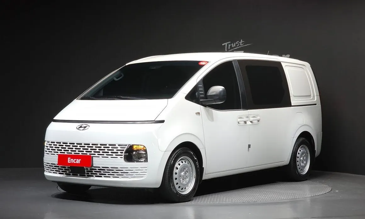 Hyundai Staria — фото 1