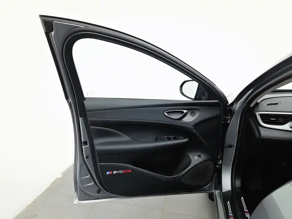 BYD Seal 05 DM-i — фото 10
