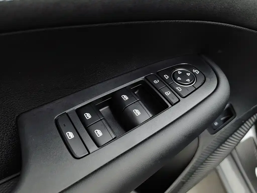 BYD Seal 05 DM-i — фото 8