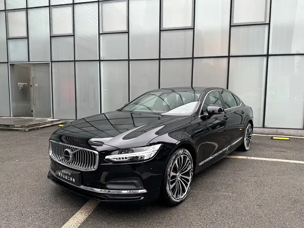 Volvo S90 — фото 1