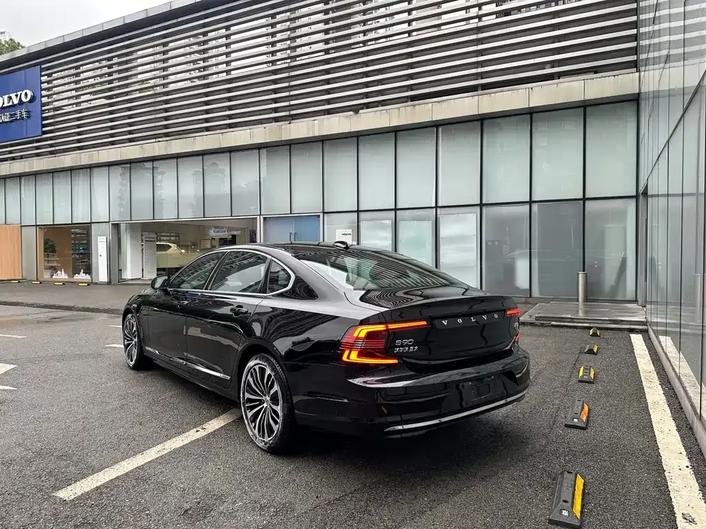 Volvo S90 — фото 4