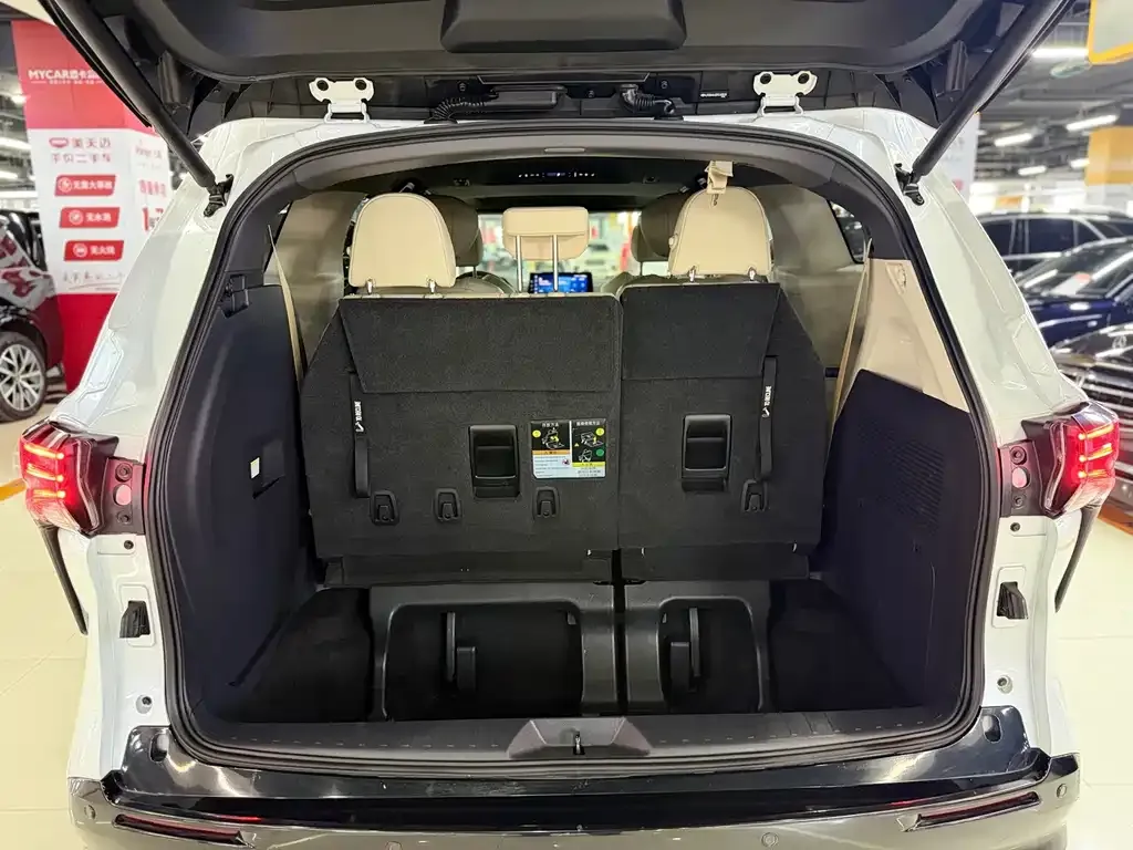 Toyota Sienna — фото 4