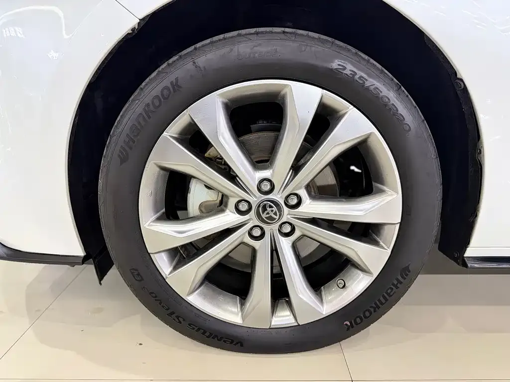 Toyota Sienna — фото 3