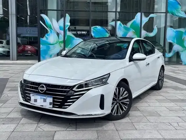 Nissan Teana — фото 1