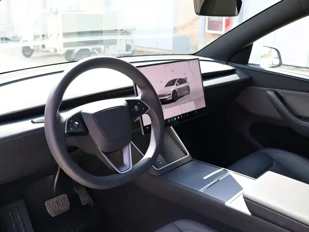 Tesla Model Y — фото 6