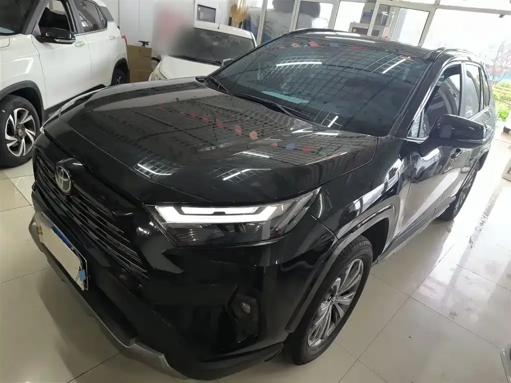 Toyota RAV4 — фото 1