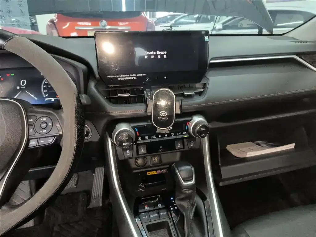 Toyota RAV4 — фото 2