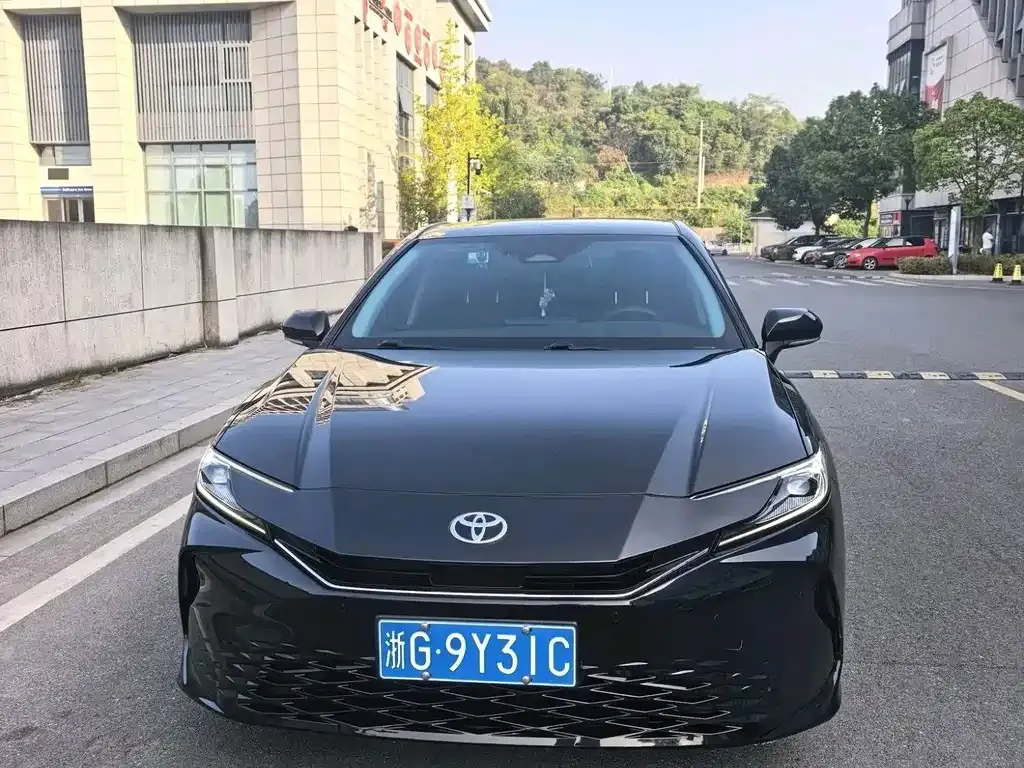 Toyota Camry — фото 8