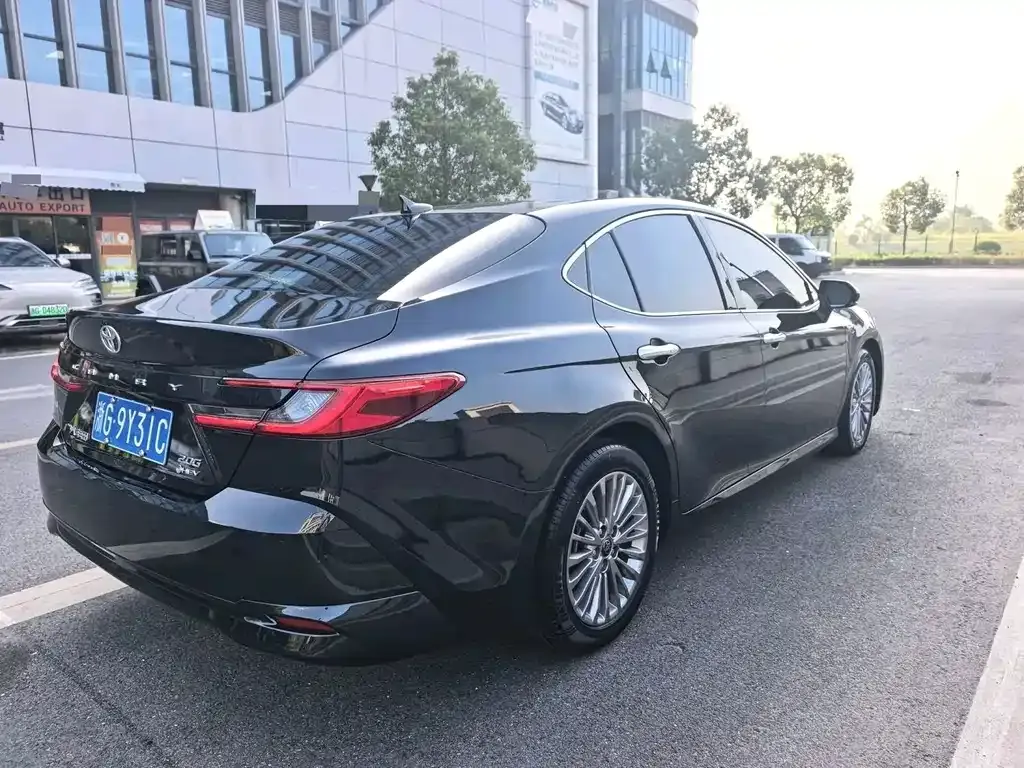Toyota Camry — фото 3