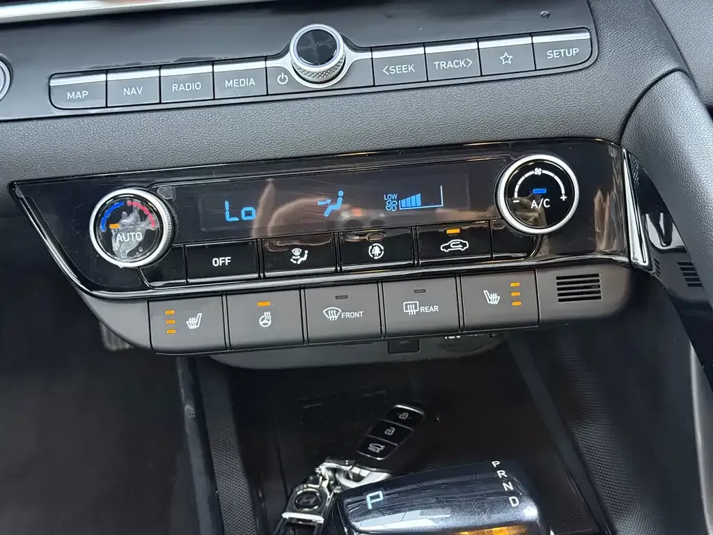 Hyundai Elantra — фото 8