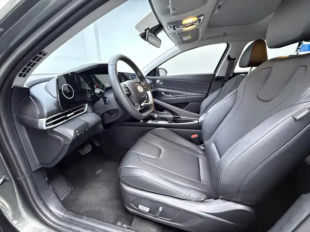Hyundai Elantra — фото 7