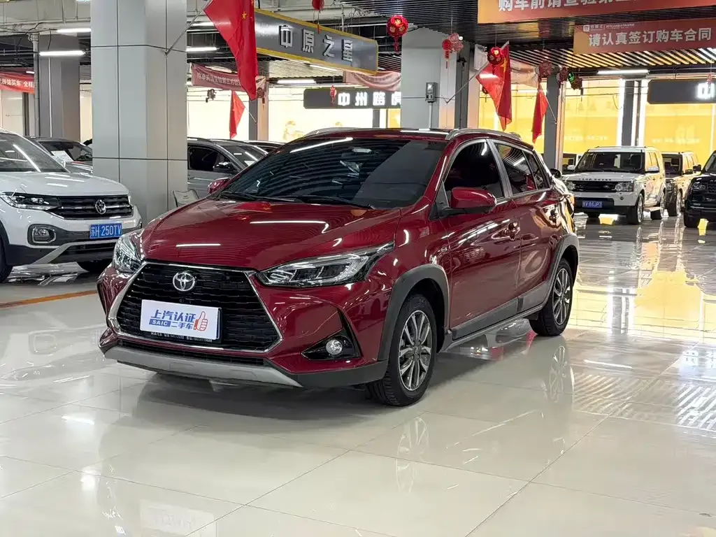 Toyota Yaris L — фото 1