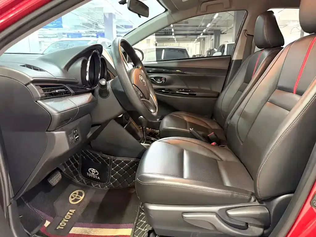 Toyota Yaris L — фото 2